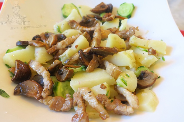 Salade de pommes de terre aux champignons, lardons et concombres 2